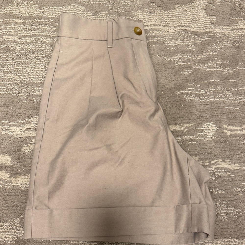 lululemon athletica High-Waist Women's Shorts in Light Taupe